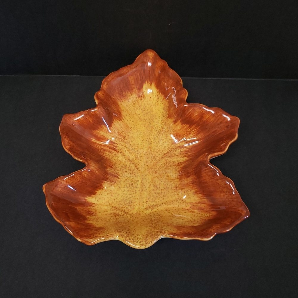 ASTOR LANE OAK LEAF DECORATIVE CANDY/NUT DISH